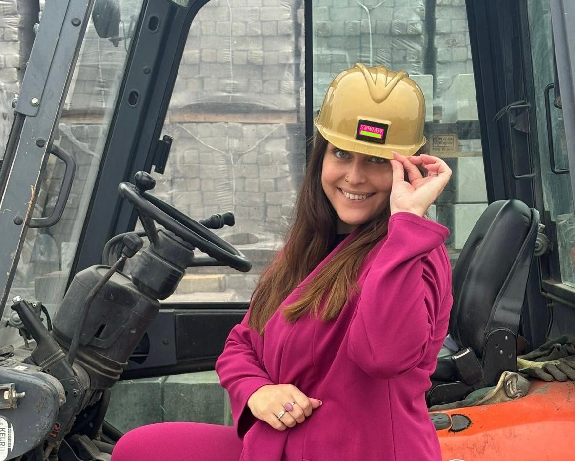 Sterk-Merk-Marloes met helm